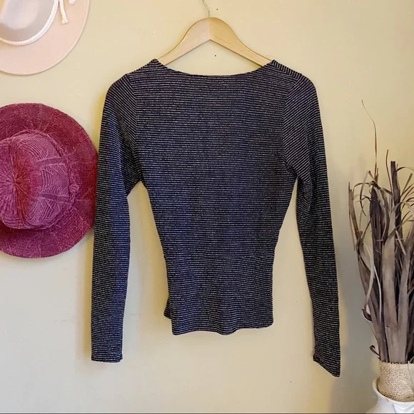 NWT Francesca’s Mia Lurex Twist Front Knit Top | Size Medium - Picture 6 of 10